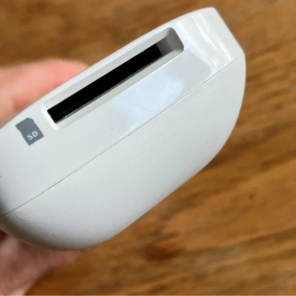 RAVPower FileHub, Travel Router AC750, Wireless SD Card
Reader - Picture 8 of 11